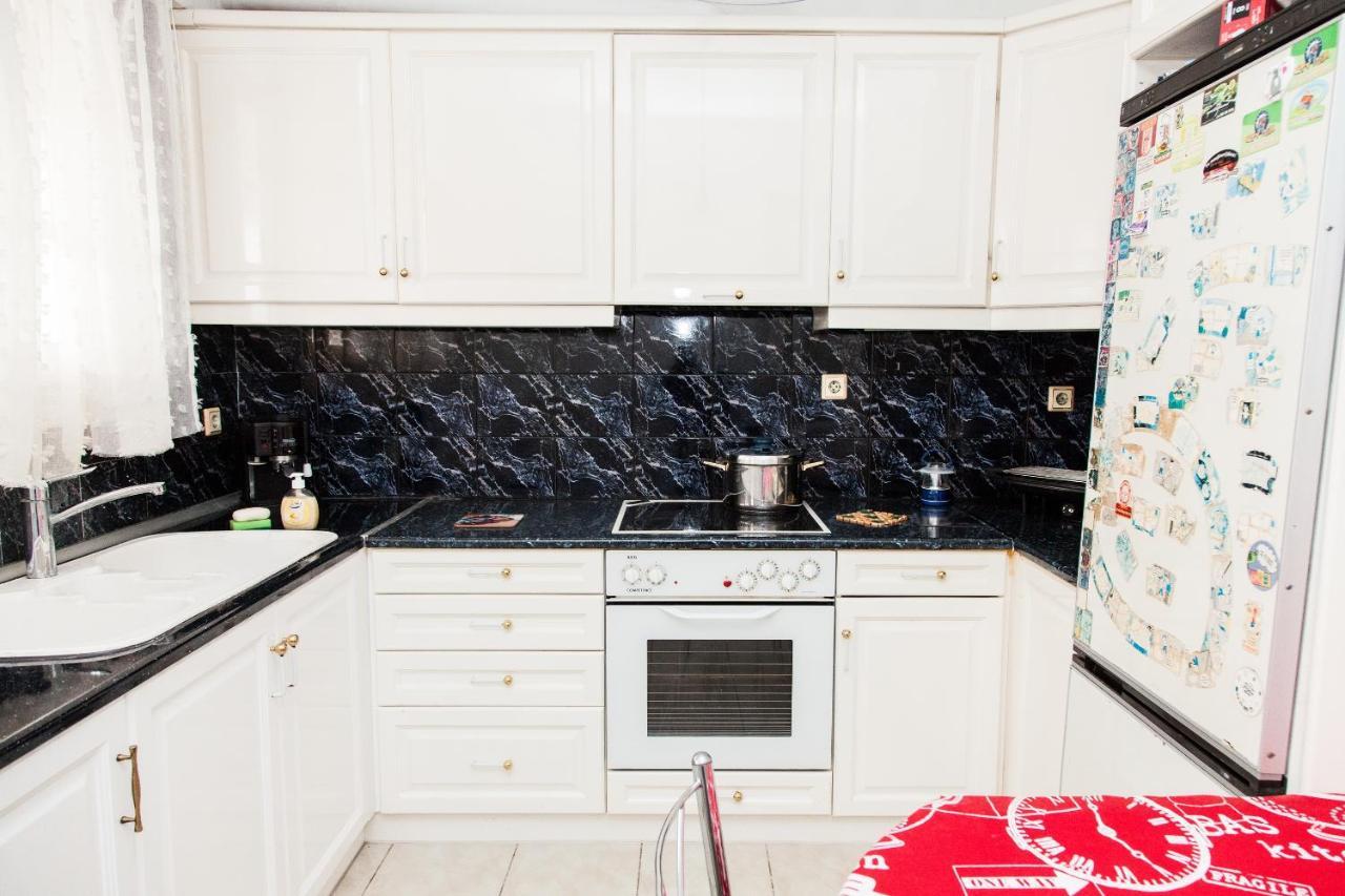 Sunny Apartment Near Metro Station Atena Exterior foto