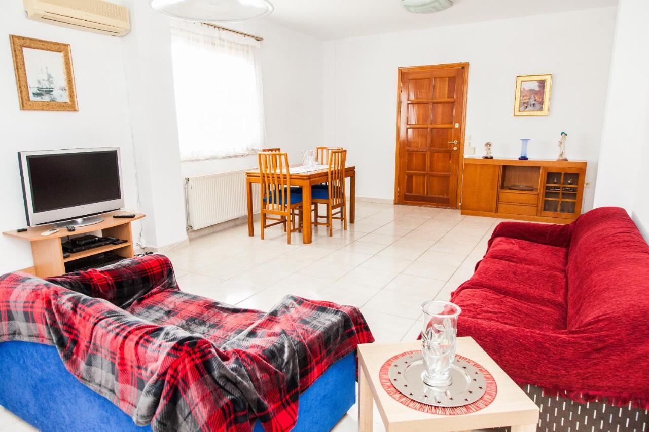 Sunny Apartment Near Metro Station Atena Exterior foto