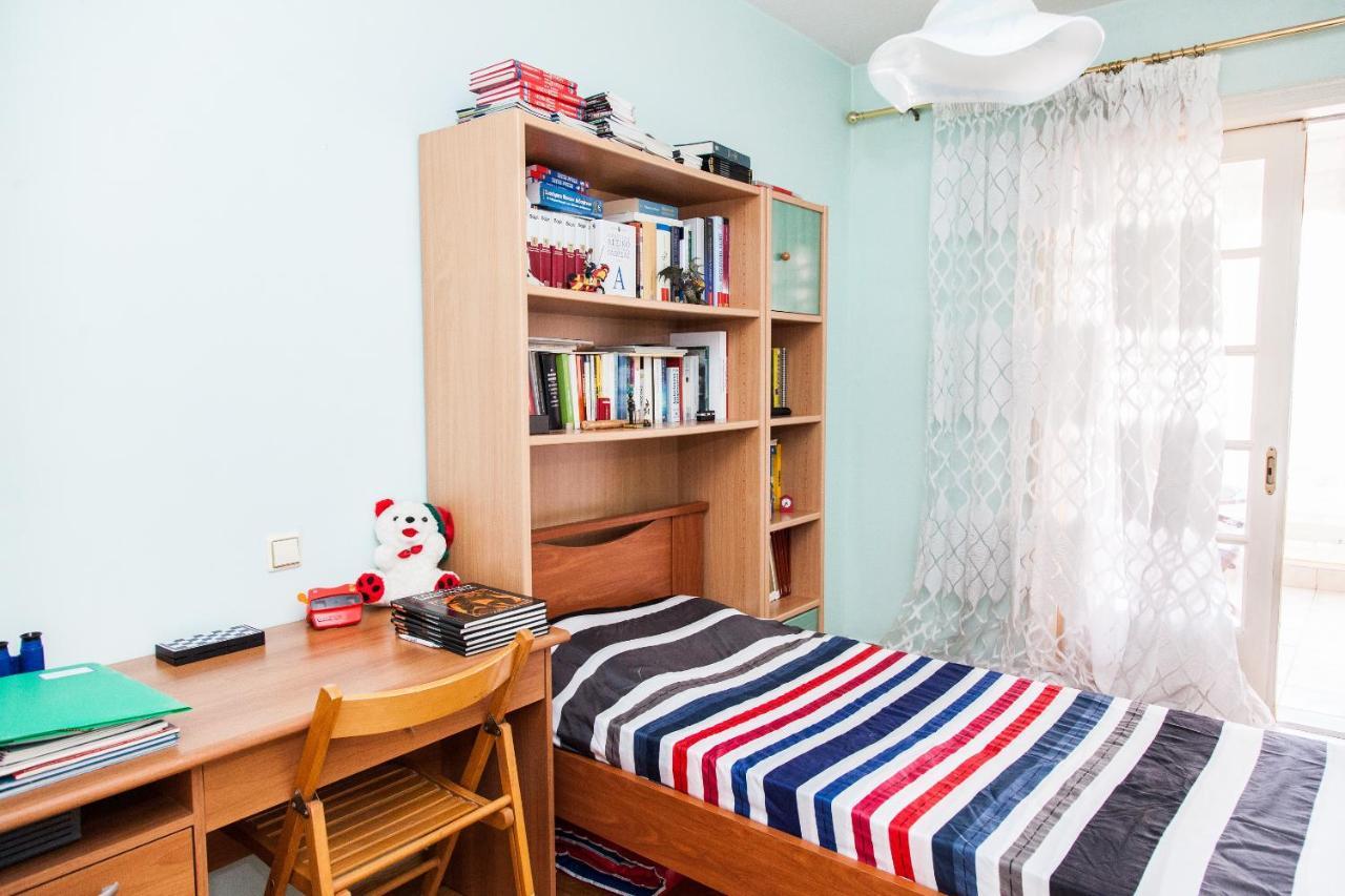 Sunny Apartment Near Metro Station Atena Exterior foto