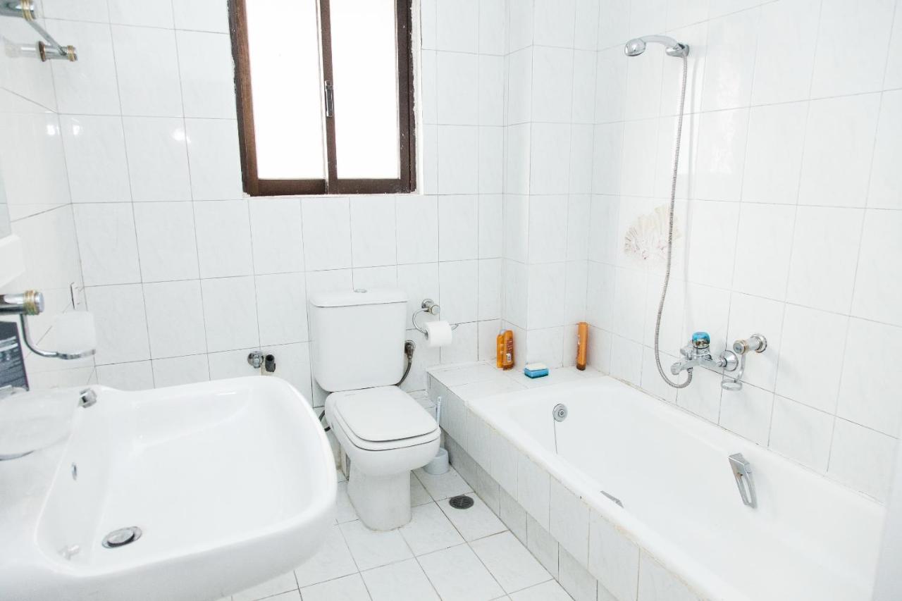 Sunny Apartment Near Metro Station Atena Exterior foto