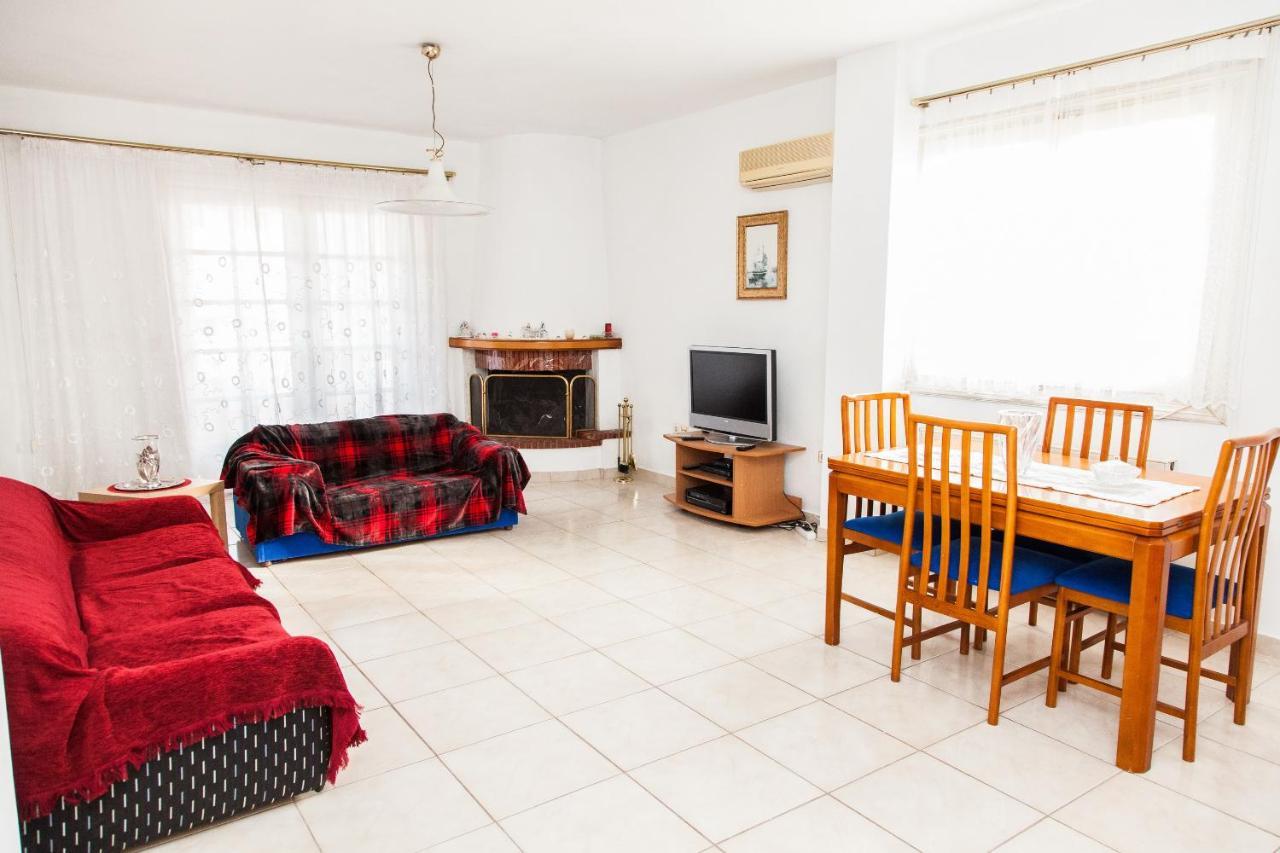 Sunny Apartment Near Metro Station Atena Exterior foto