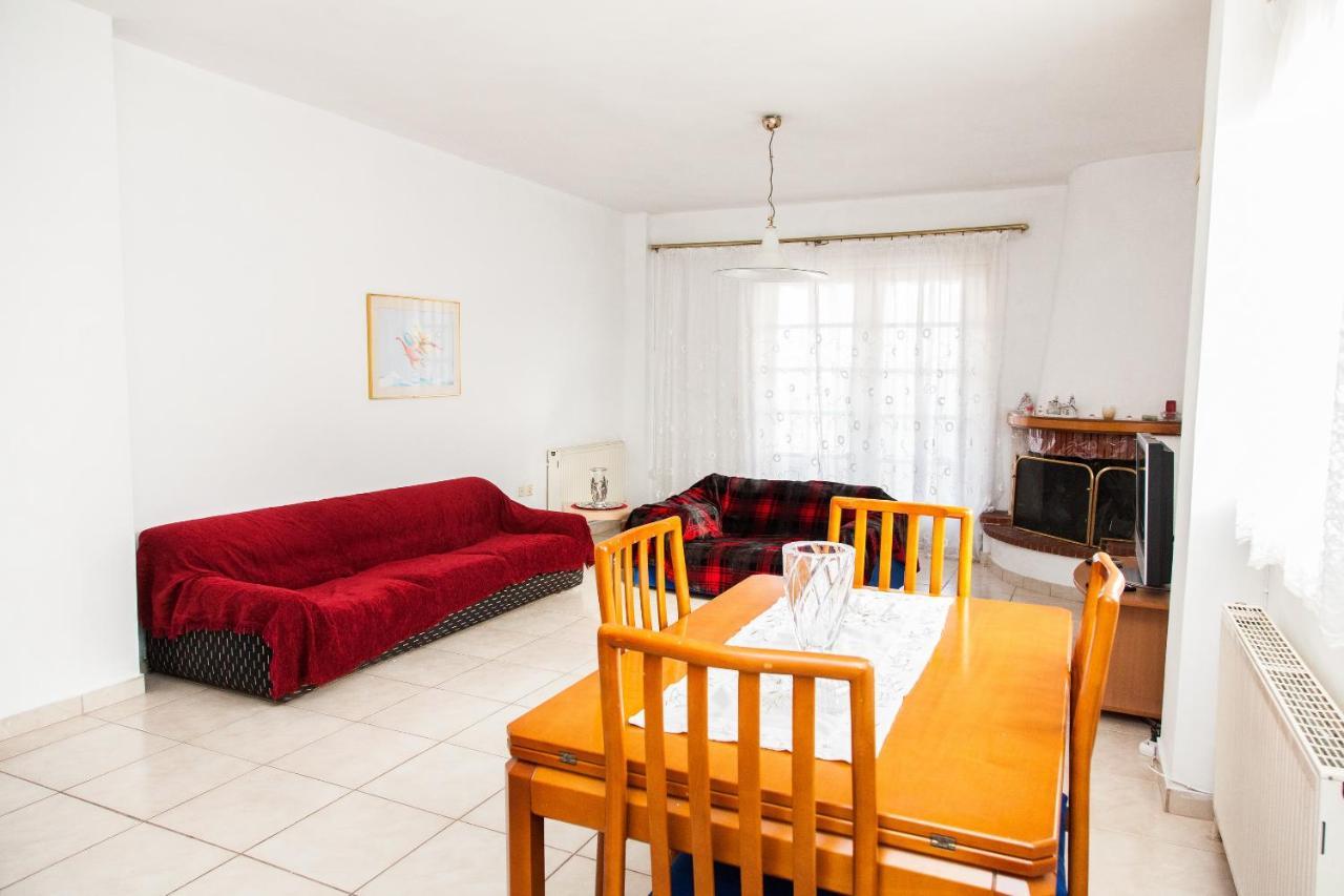 Sunny Apartment Near Metro Station Atena Exterior foto